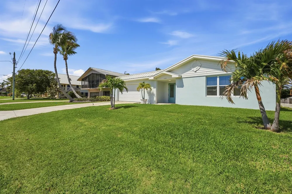 1123 Granada Hutchinson Island, FL 34949