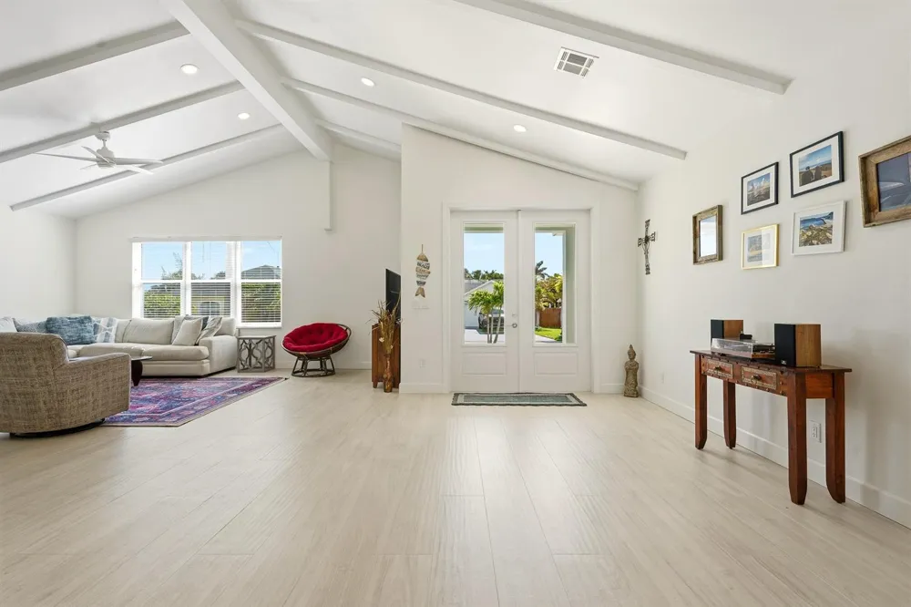 1123 Granada Hutchinson Island, FL 34949