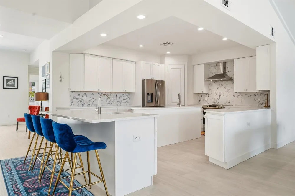 1123 Granada Hutchinson Island, FL 34949