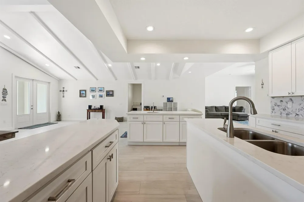 1123 Granada Hutchinson Island, FL 34949