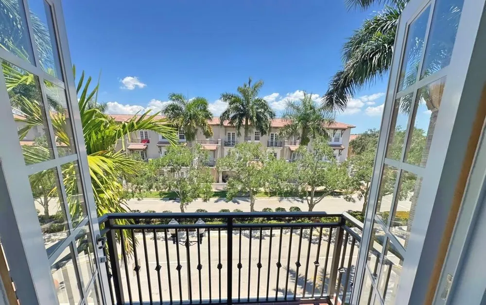 474 SW 147th Avenue Pembroke Pines, FL 33027