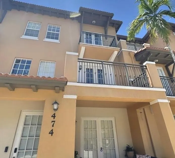 474 SW 147th Avenue Pembroke Pines, FL 33027