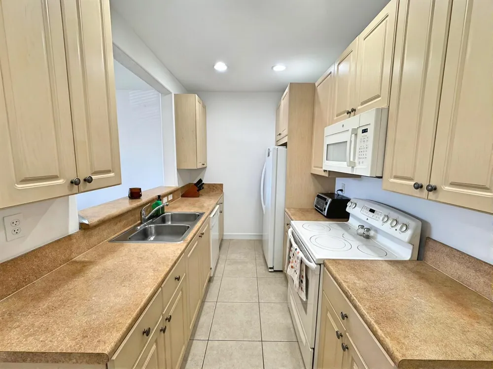 474 SW 147th Avenue Pembroke Pines, FL 33027