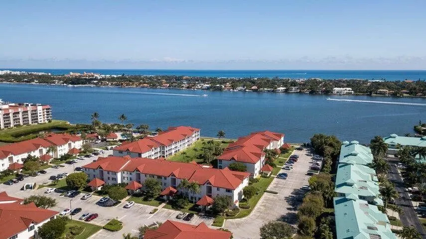 110 Half Moon Circle #E2 Hypoluxo, FL 33462