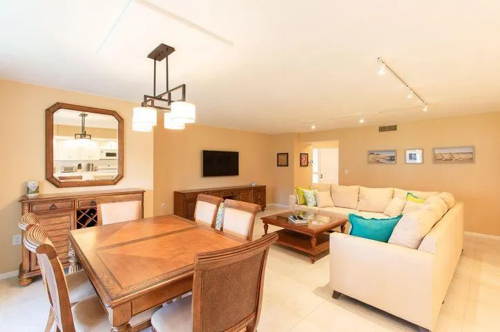 110 Half Moon Circle #E2 Hypoluxo, FL 33462