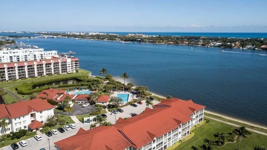 110 Half Moon Circle #E2 Hypoluxo, FL 33462