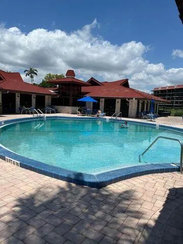 110 Half Moon Circle #E2 Hypoluxo, FL 33462