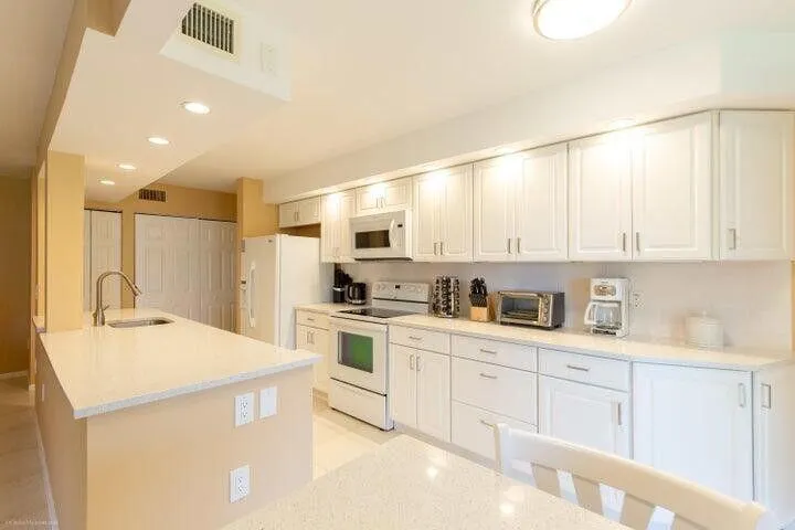 110 Half Moon Circle #E2 Hypoluxo, FL 33462
