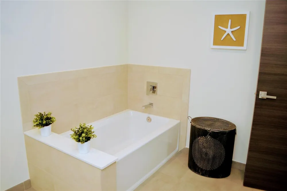 777 Ocean Drive #N522 Hollywood, FL 33019