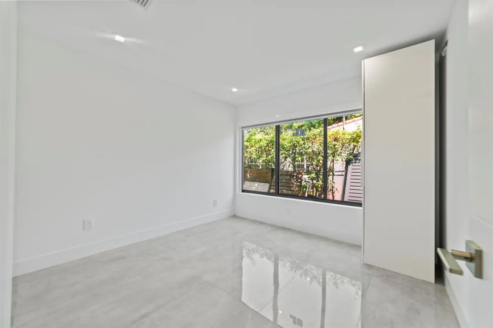 2511 NE 209th Terrace Miami, FL 33180