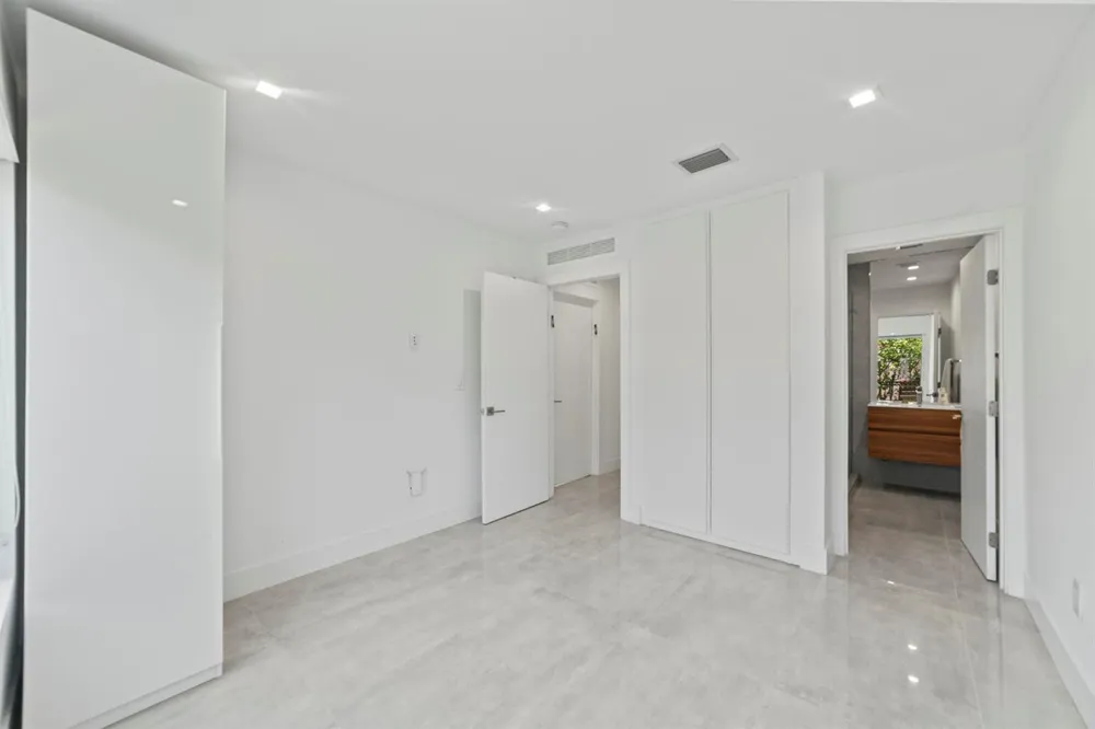 2511 NE 209th Terrace Miami, FL 33180