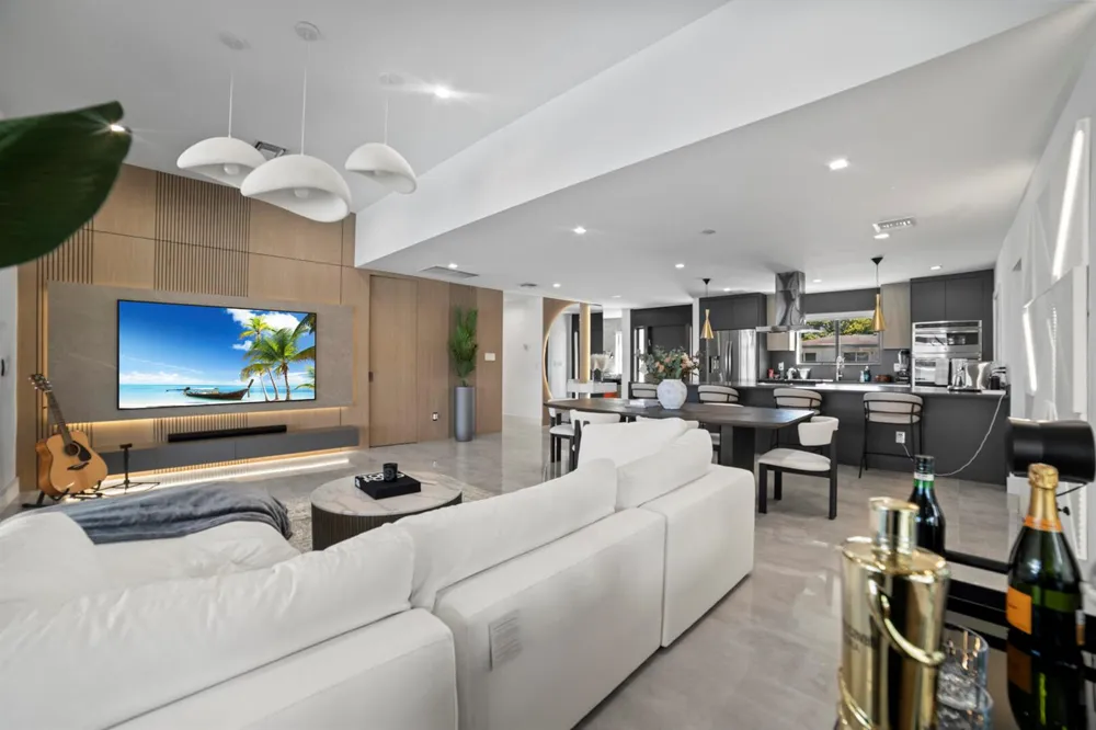 2511 NE 209th Terrace Miami, FL 33180