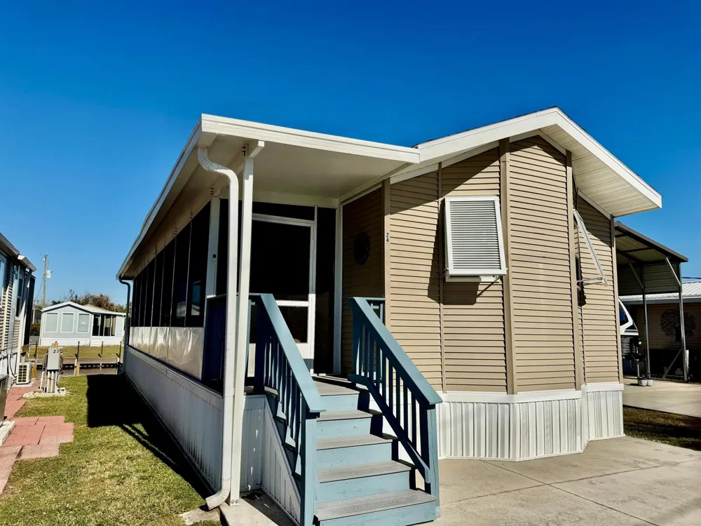 24 Shell Road Okeechobee, FL 34974