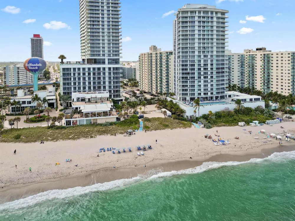 4001 S Ocean Drive #8E Hollywood, FL 33019