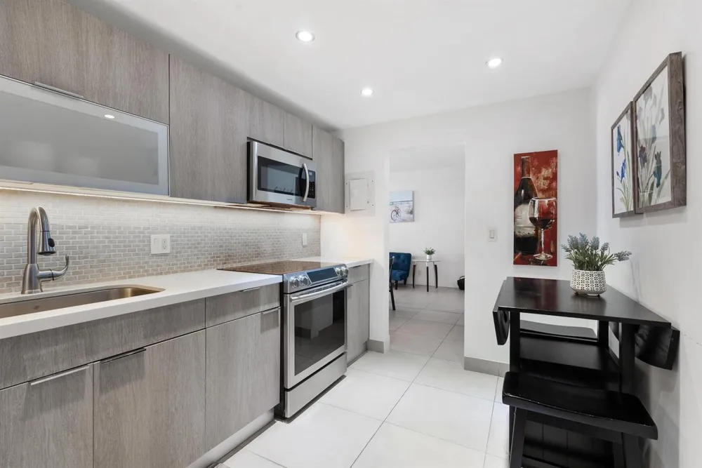 4001 S Ocean Drive #8E Hollywood, FL 33019