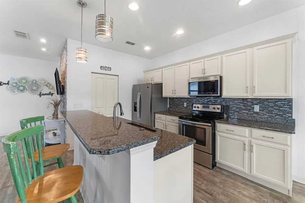 110 65th Avenue E Bradenton, FL 34203