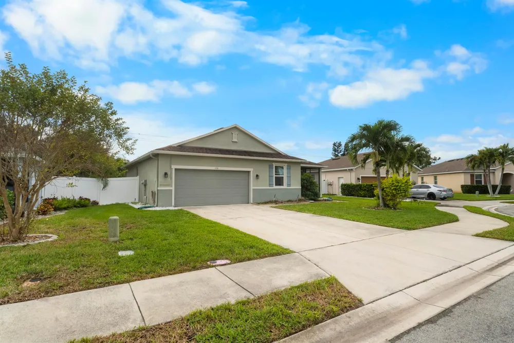 110 65th Avenue E Bradenton, FL 34203