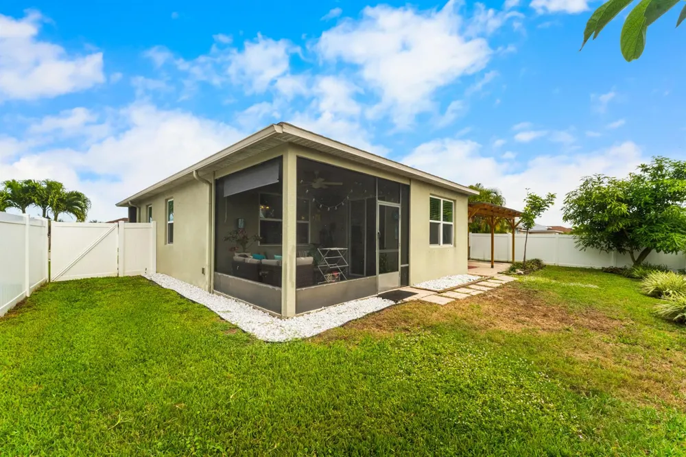 110 65th Avenue E Bradenton, FL 34203