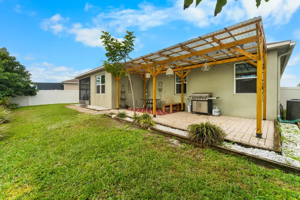 110 65th Avenue E Bradenton, FL 34203