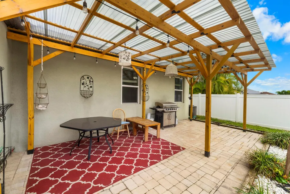 110 65th Avenue E Bradenton, FL 34203