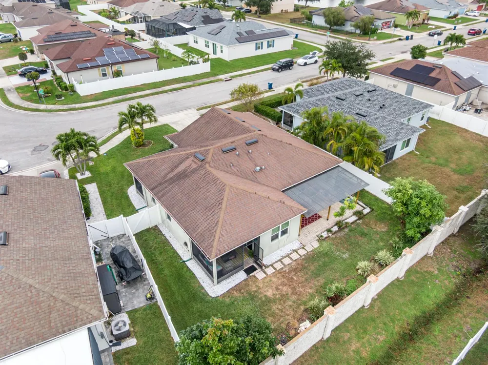 110 65th Avenue E Bradenton, FL 34203