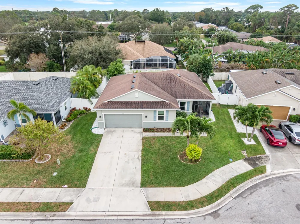 110 65th Avenue E Bradenton, FL 34203