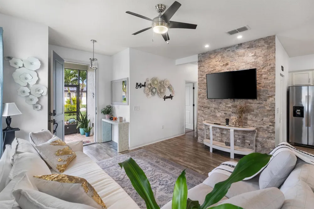 110 65th Avenue E Bradenton, FL 34203