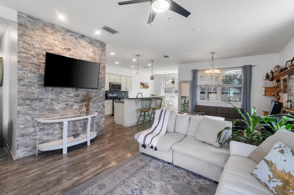110 65th Avenue E Bradenton, FL 34203