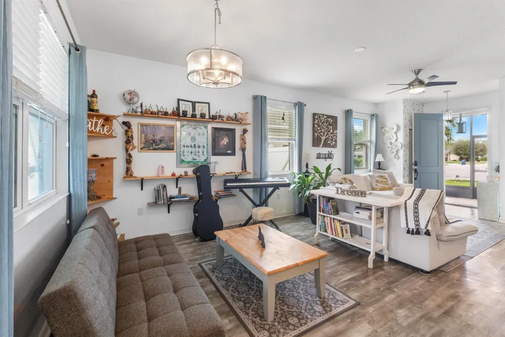 110 65th Avenue E Bradenton, FL 34203