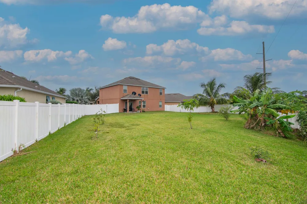 1615 Lexington Square SW Vero Beach, FL 32962