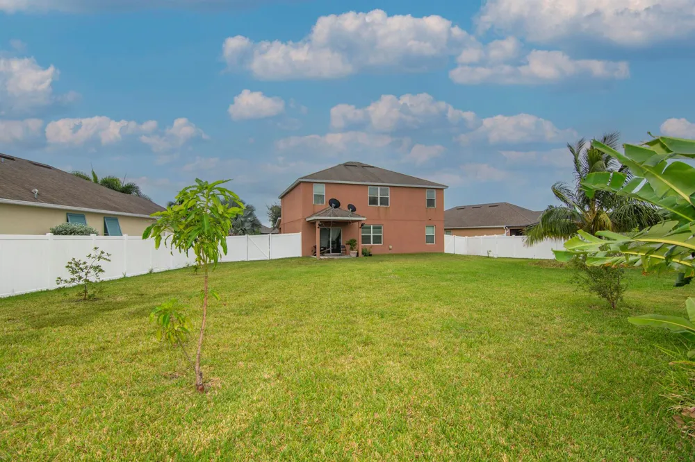 1615 Lexington Square SW Vero Beach, FL 32962