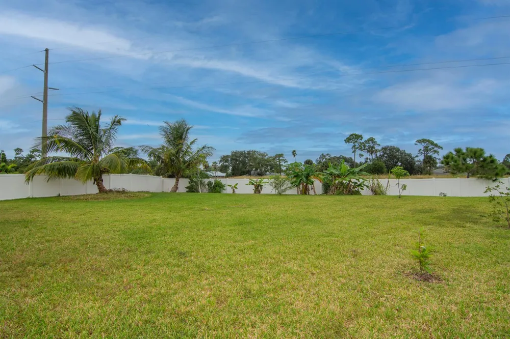 1615 Lexington Square SW Vero Beach, FL 32962