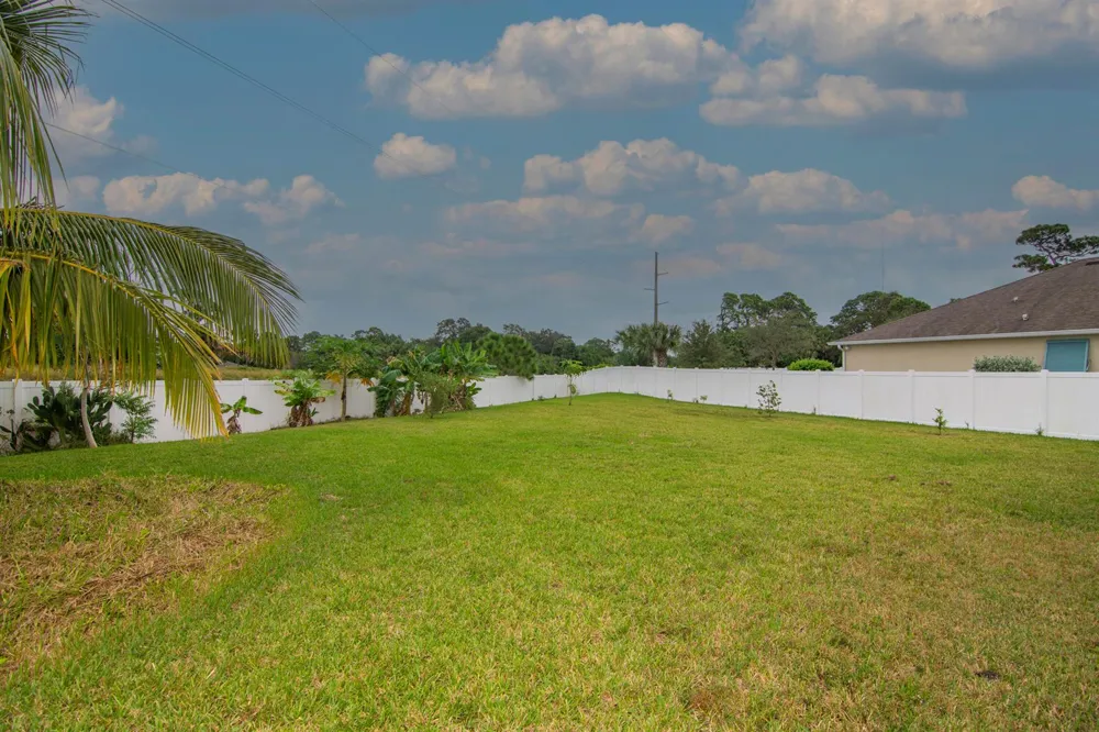 1615 Lexington Square SW Vero Beach, FL 32962
