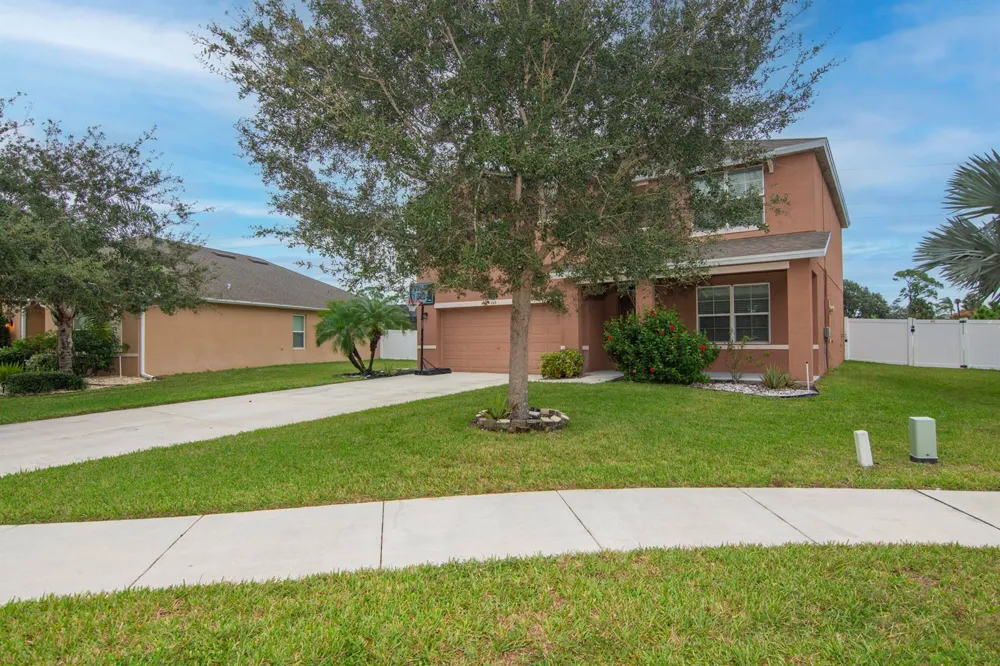 1615 Lexington Square SW Vero Beach, FL 32962