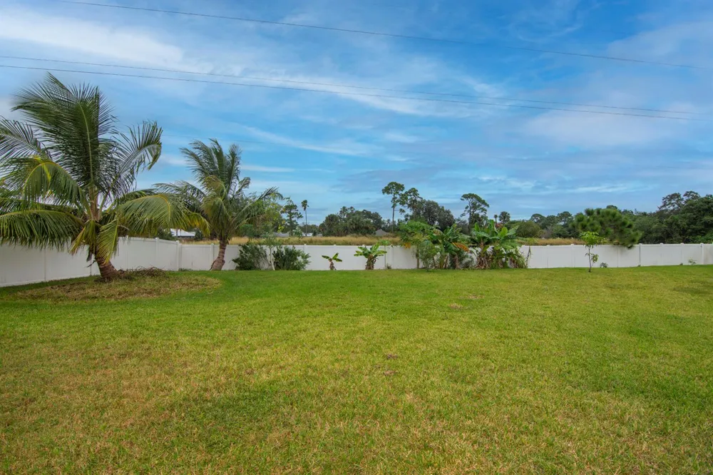 1615 Lexington Square SW Vero Beach, FL 32962