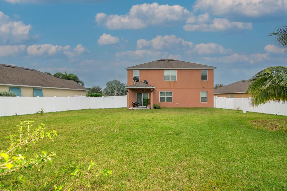 1615 Lexington Square SW Vero Beach, FL 32962