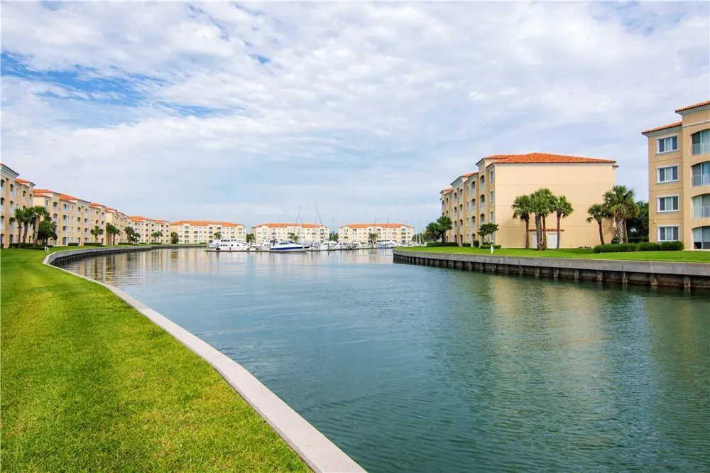 19 Harbour Isle Drive #106 Hutchinson Island, FL 34949
