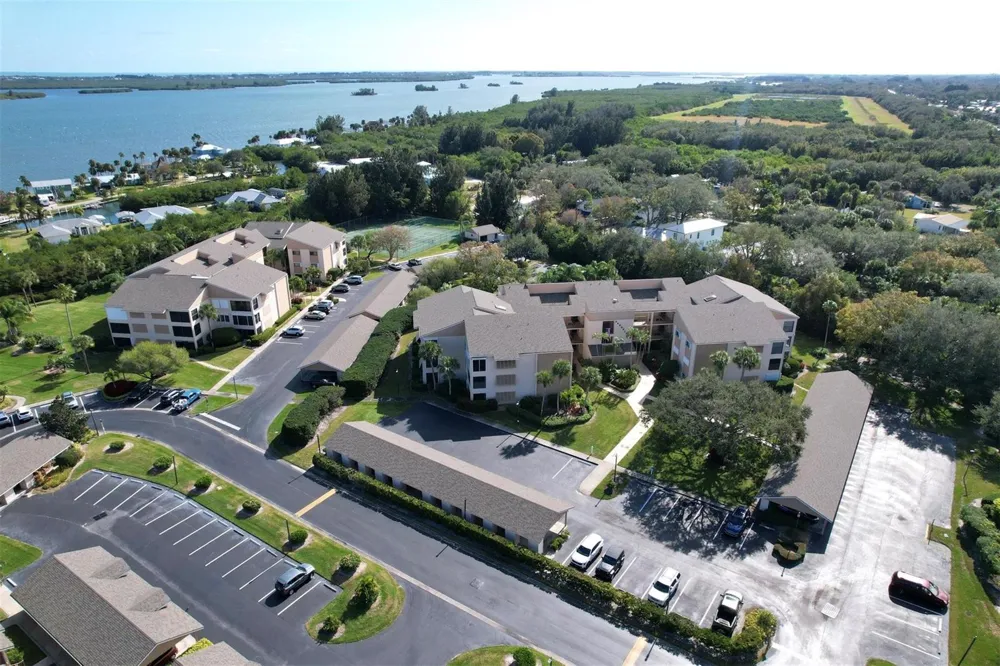 6175 S Mirror Lake Drive #301 Sebastian, FL 32958