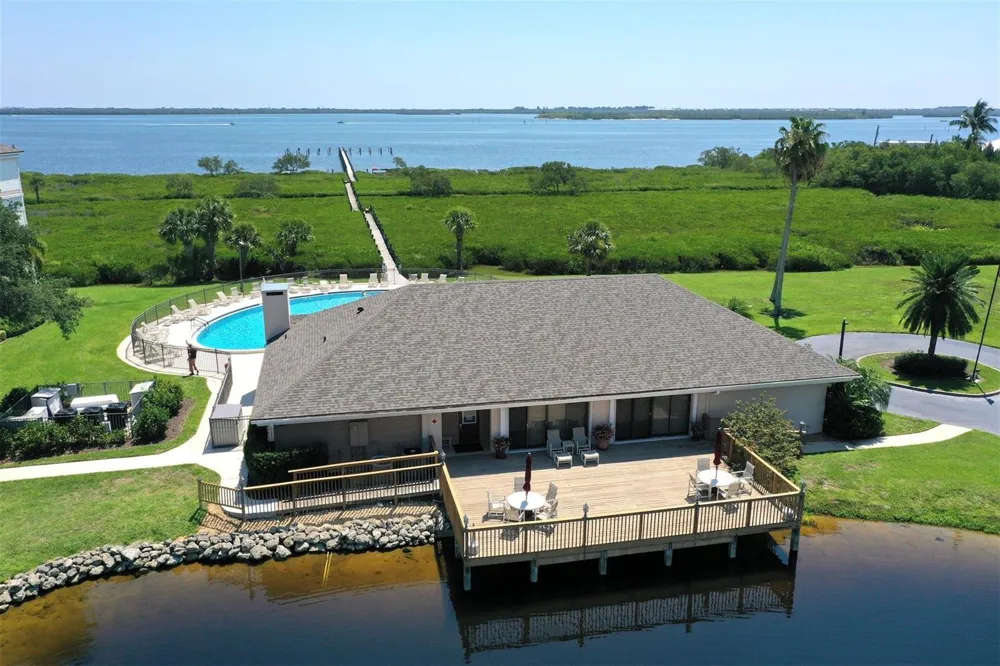 6175 S Mirror Lake Drive #301 Sebastian, FL 32958