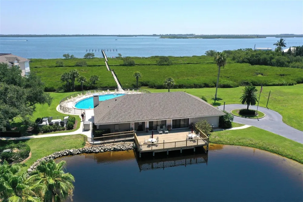 6175 S Mirror Lake Drive #301 Sebastian, FL 32958