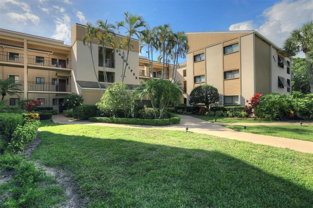 6175 S Mirror Lake Drive #301 Sebastian, FL 32958