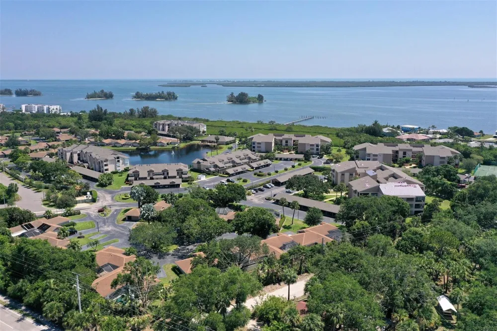 6175 S Mirror Lake Drive #301 Sebastian, FL 32958