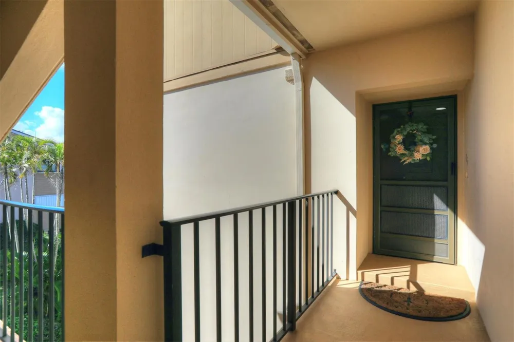 6175 S Mirror Lake Drive #301 Sebastian, FL 32958