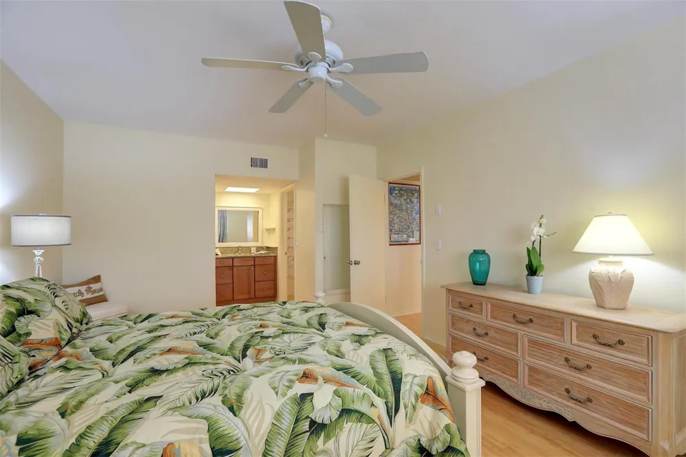 6175 S Mirror Lake Drive #301 Sebastian, FL 32958