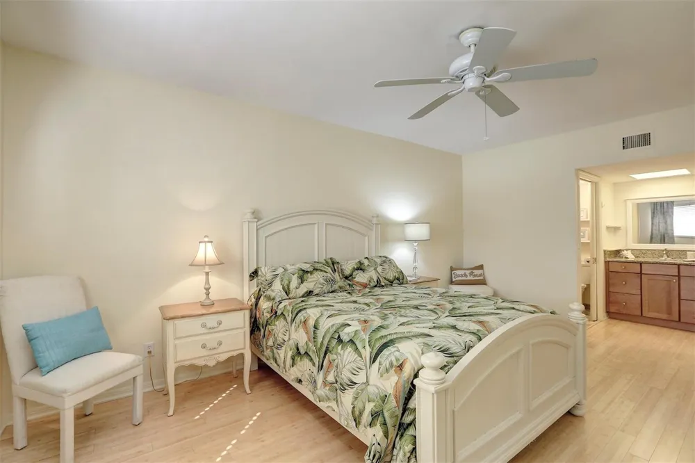 6175 S Mirror Lake Drive #301 Sebastian, FL 32958