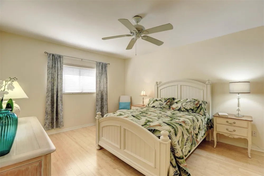 6175 S Mirror Lake Drive #301 Sebastian, FL 32958
