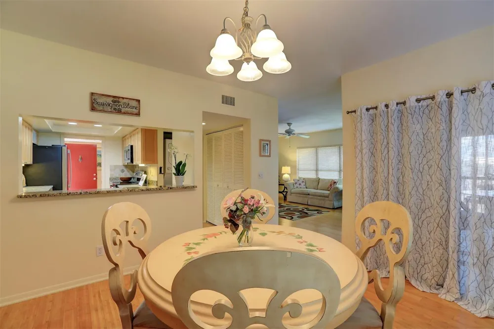 6175 S Mirror Lake Drive #301 Sebastian, FL 32958