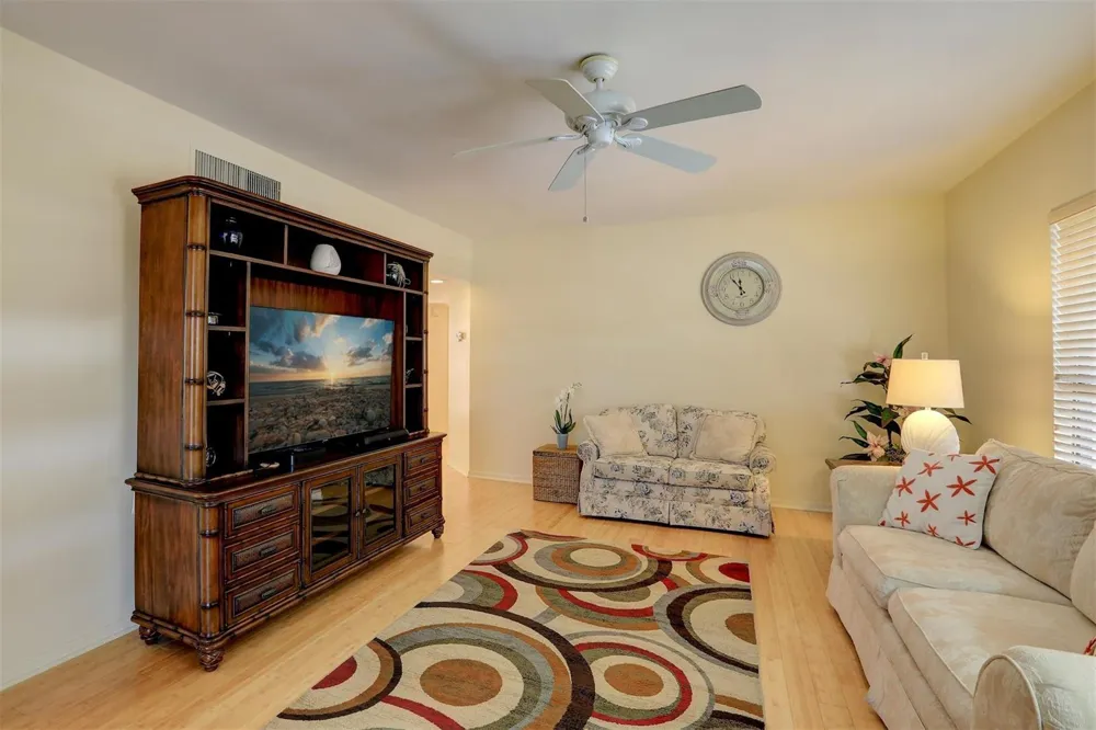 6175 S Mirror Lake Drive #301 Sebastian, FL 32958