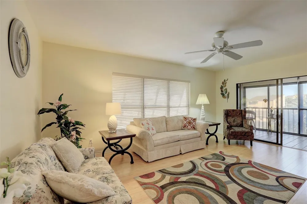 6175 S Mirror Lake Drive #301 Sebastian, FL 32958