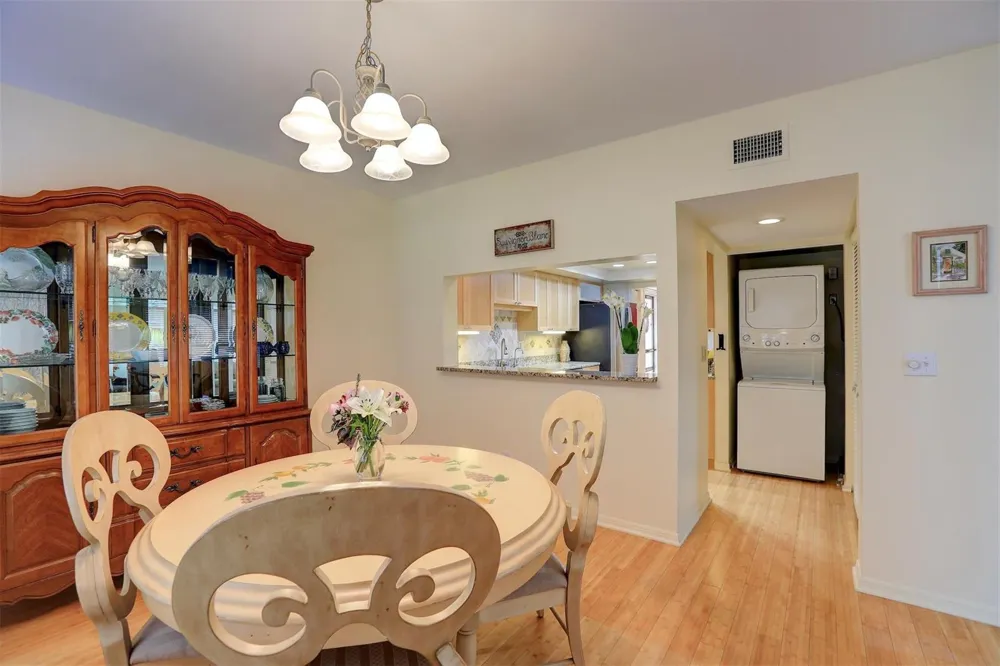 6175 S Mirror Lake Drive #301 Sebastian, FL 32958